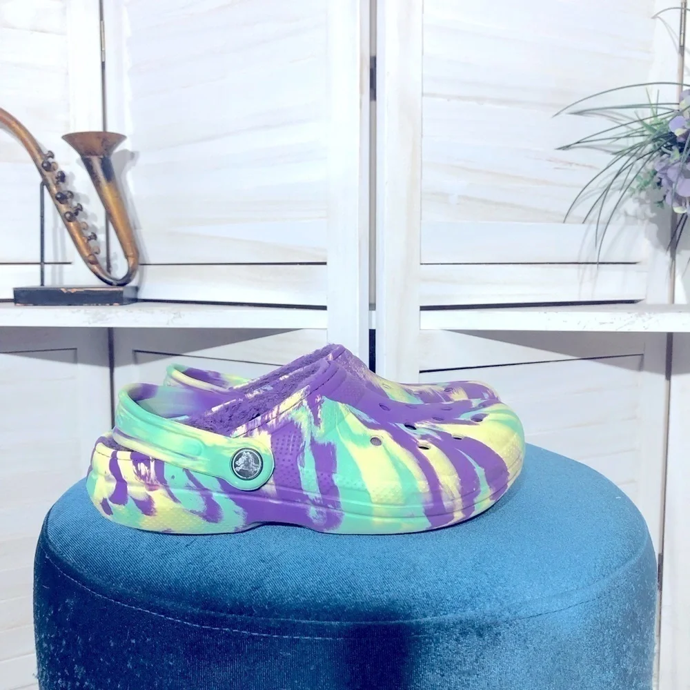 Crocs Tie Dye Faux Fur Lined Big Kids Size 3